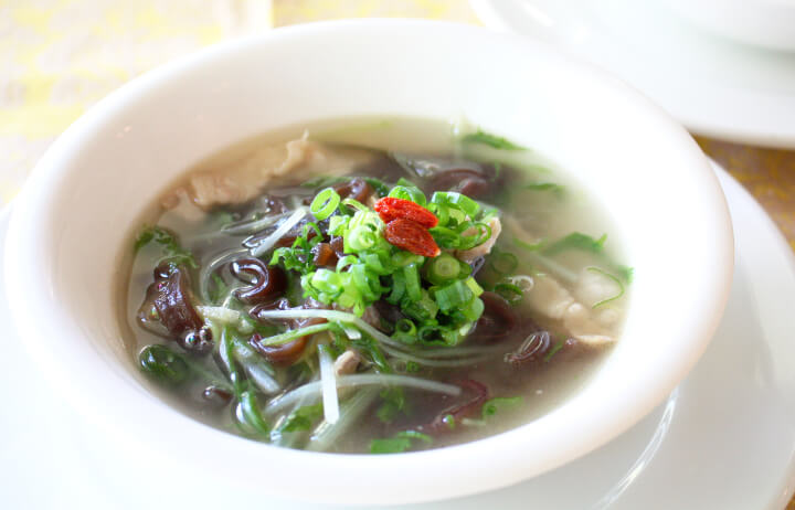 水菜と生きくらげのスープ