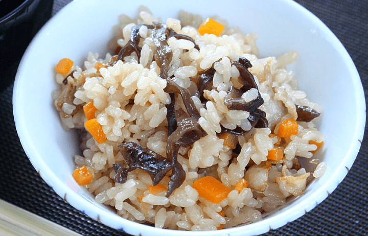 きくらげパウダーの炊き込みご飯