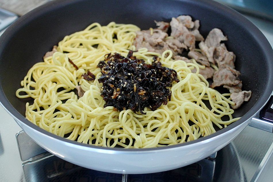 ラー油きくらげ焼きそば3