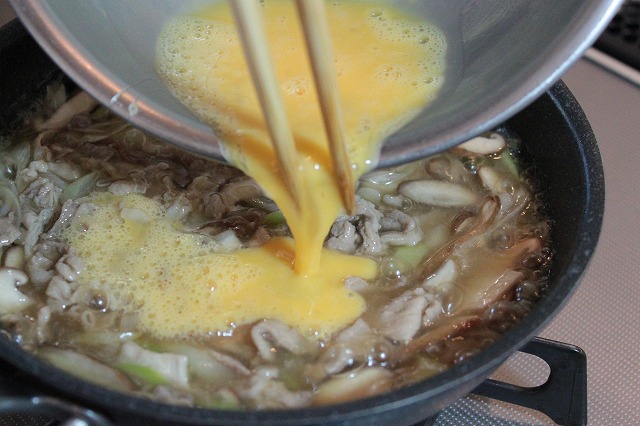 豚肉としいたけの卵あんかけ丼3